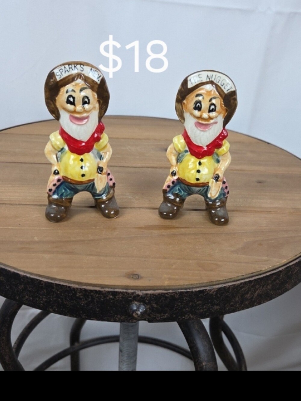 Vintage Ceramic Salt And Pepper Collectables.